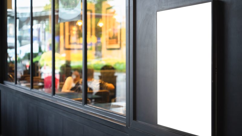 Monitory zewnętrzne DOOH z serii OHF